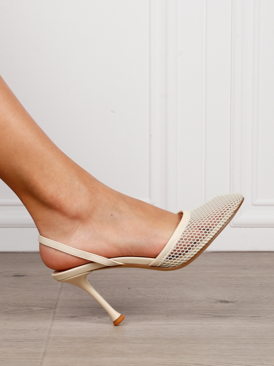 Pantofi dama eleganti din piele ecologica si brant din piele naturala cu Design Special CRL1621 ALB