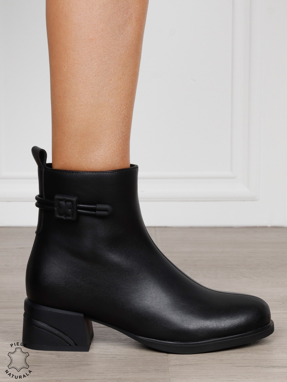 Botine dama din piele naturala cu accesoriu decorativ la glezna CRL1832 NEGRU