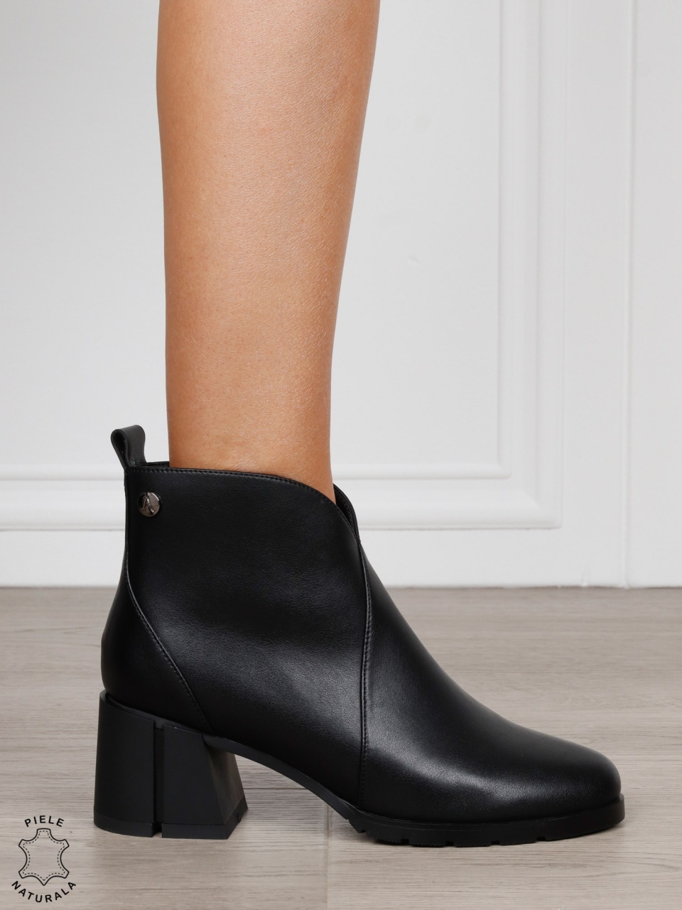 Botine dama din piele naturala cu design clasic CRL1839 NEGRU