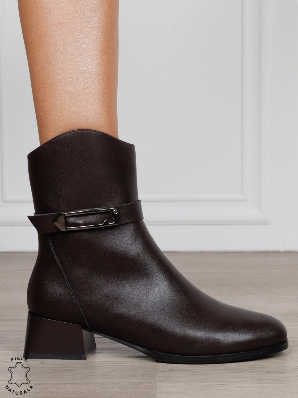 Botine dama din piele naturala cu detaliu metalic si toc CRL1828 CAFENIU