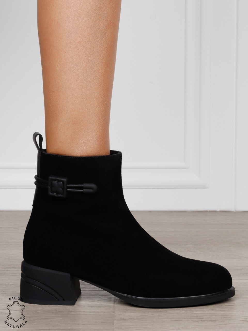 Botine dama din piele naturala Intoarsa cu accesoriu decorativ la glezna CRL1832 NEGRU