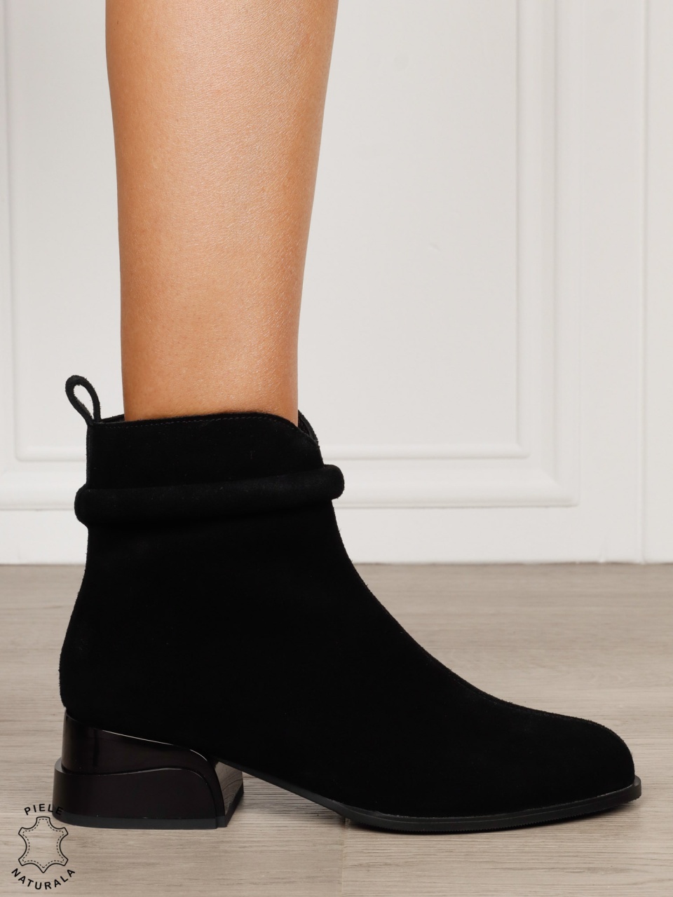Botine dama din piele naturala Intoarsa cu detaliu decorativ la glezna CRL1826 NEGRU