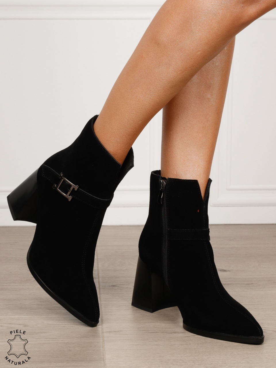 Botine dama din piele naturala intoarsa cu toc gros si varf ascutit CRL1829 NEGRU